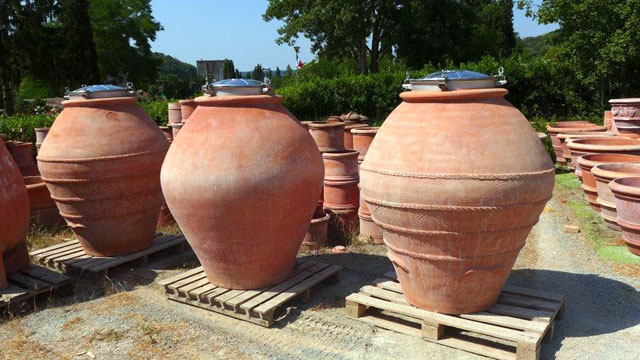 Wine amphorae in Terracotta at Artenova in Impruneta 