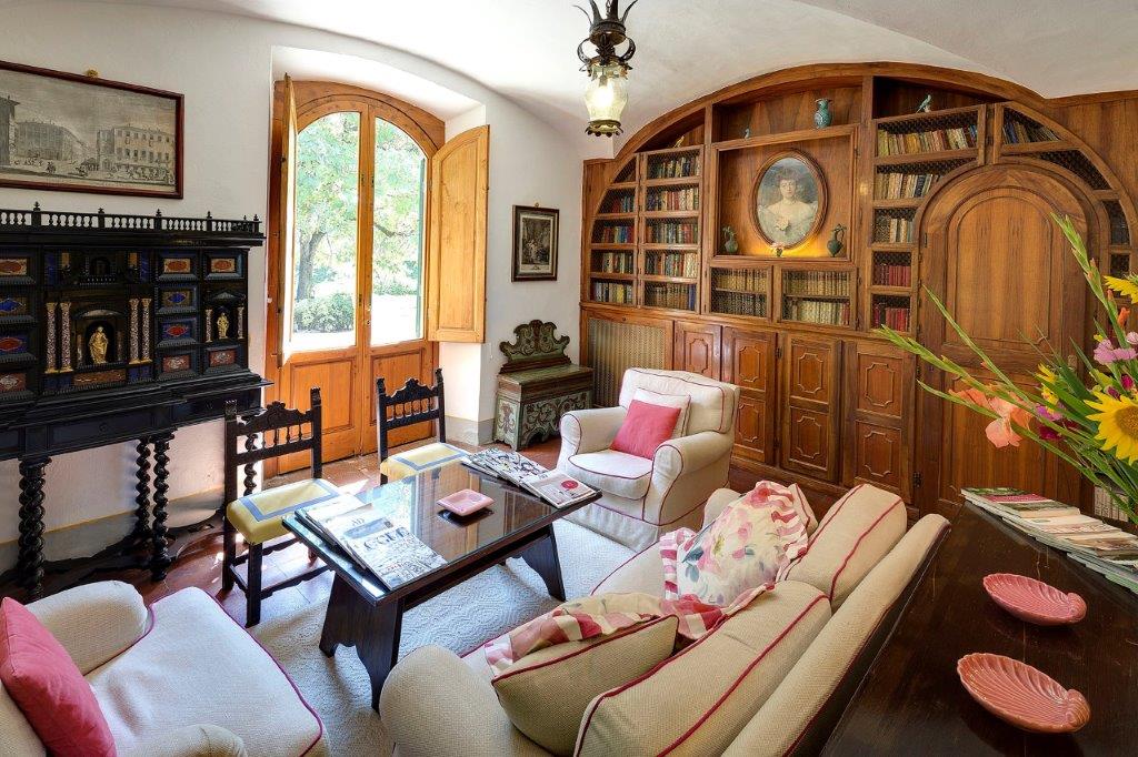 A lounge at Villa le Barone , in Panzano in Chianti 