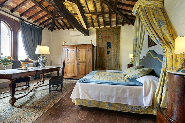 Villa le Barone in Chianti- the Tower room 