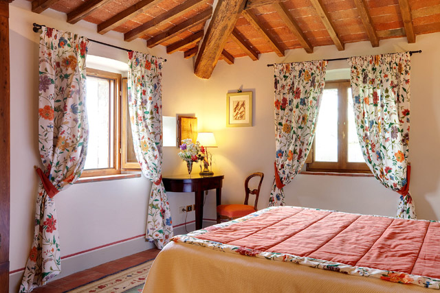 A junior suite at Villa le Barone in Chianti