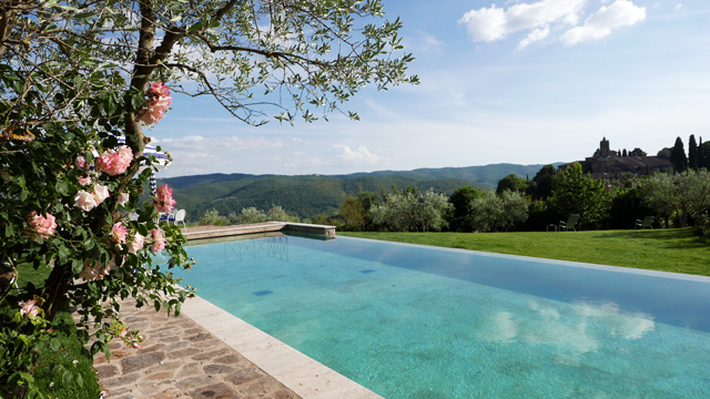 Infinity pool in Tuscany at Villa le Barone