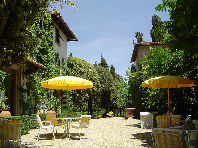 Green wall and Terrace at Villa le Barone